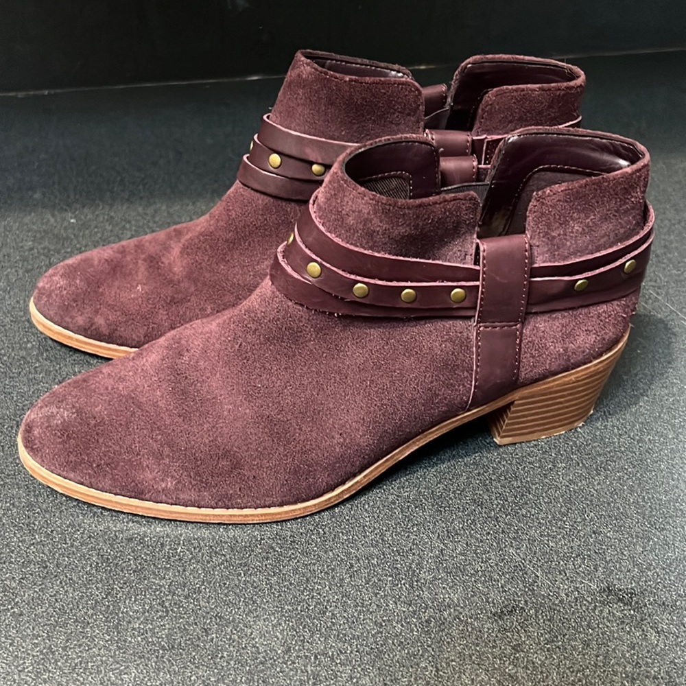 Clarks ankle booties - like new